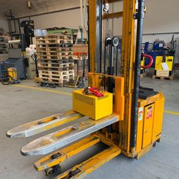 Vestergaard C12i-FFTL mit Initialhub °°° Hochhubwagen